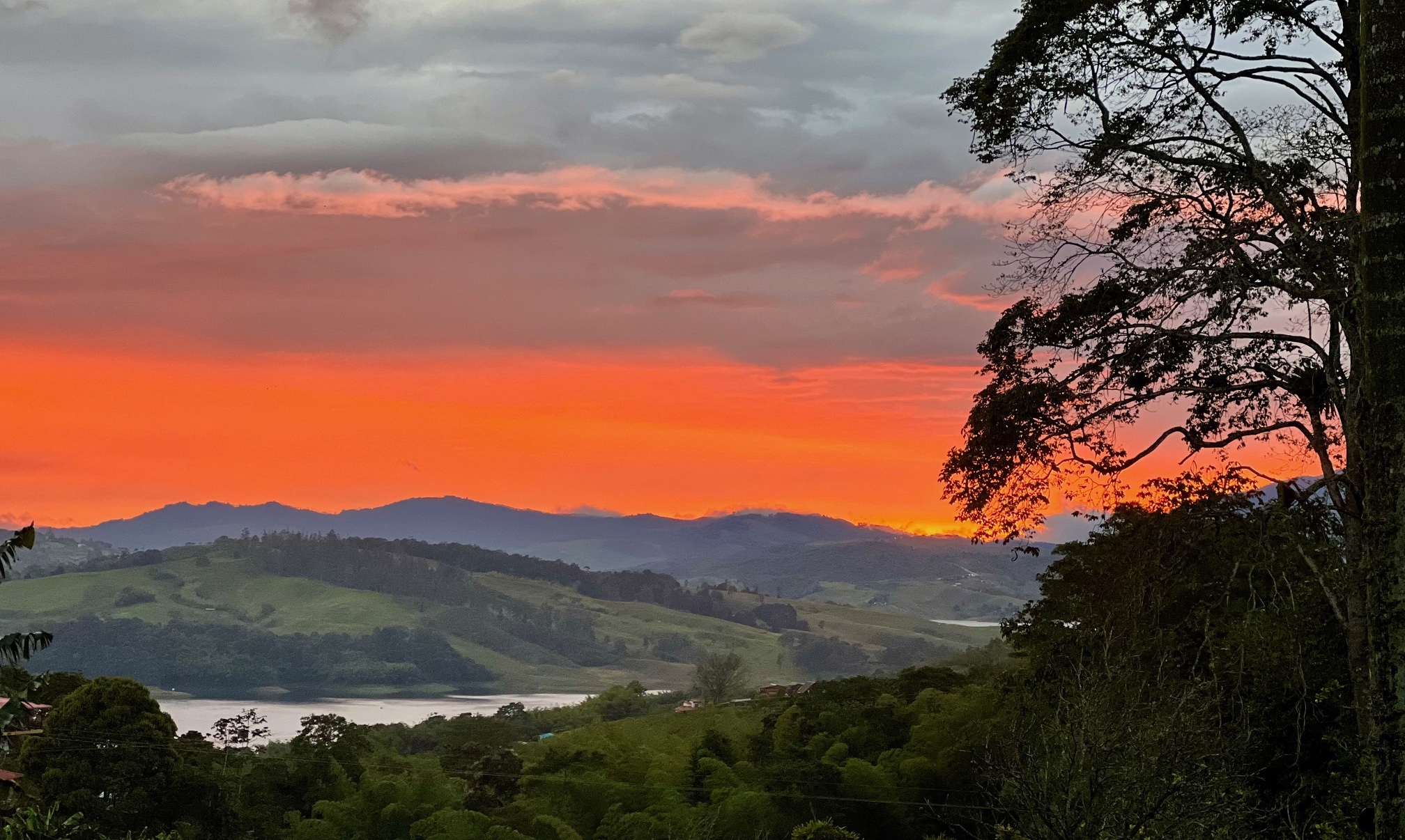 paisaje lago calima vistas